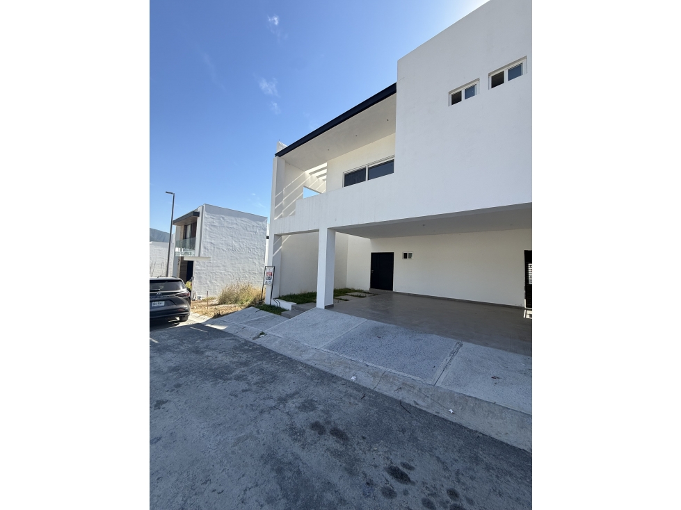 VENTA CASA NUEVA EN MÍTICA RESIDENCIAL, SANTIAGO