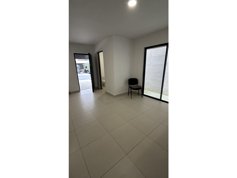 CASA EN RENTA MONTELLAN CARRETERA NACIONAL — foto 3