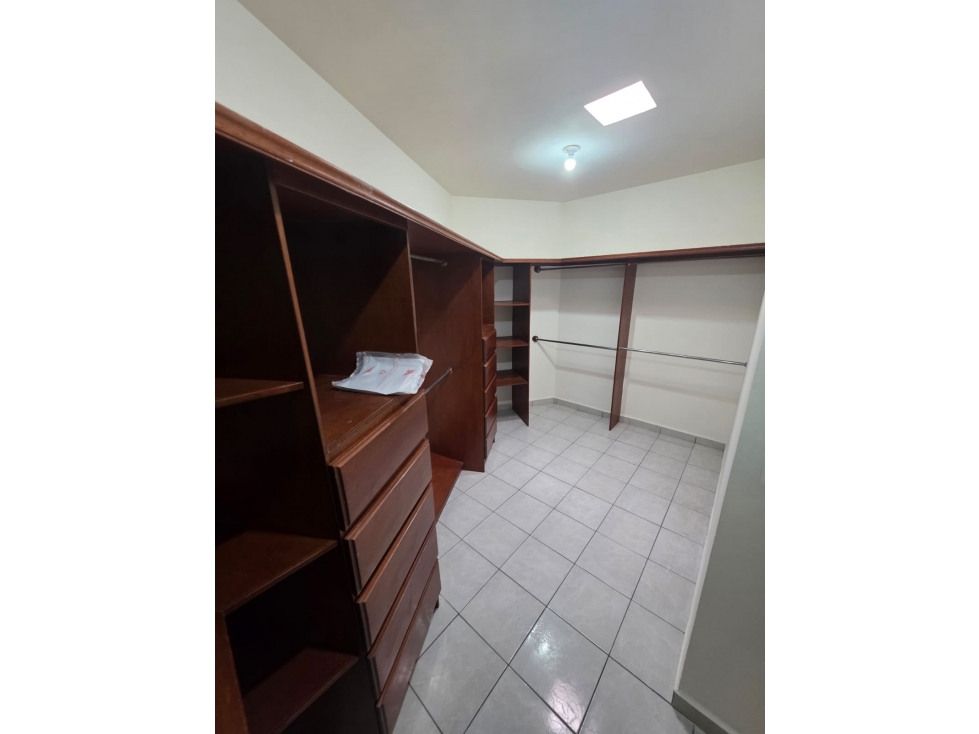 CASA EN RENTA EN PEDREGAL LA SILLA — foto 4