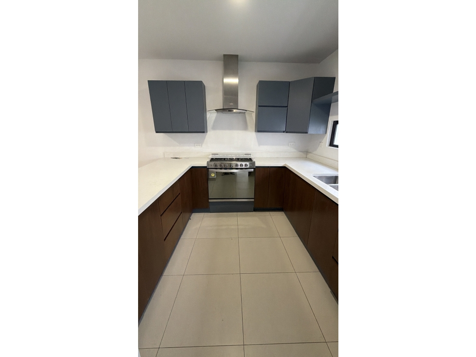 CASA EN RENTA MONTELLAN CARRETERA NACIONAL — foto 4