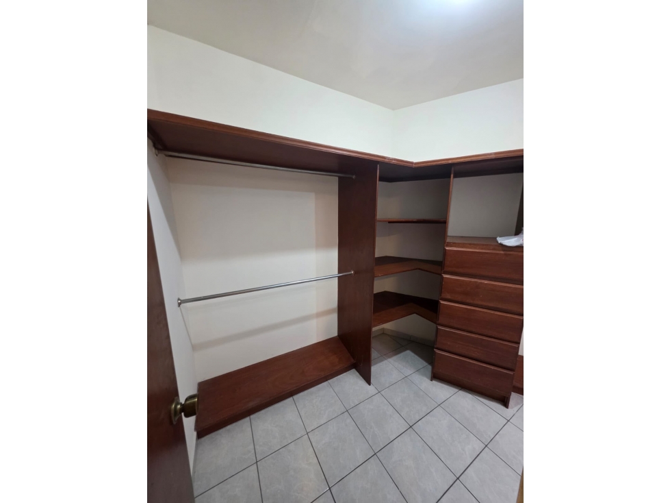 CASA EN RENTA EN PEDREGAL LA SILLA — foto 5