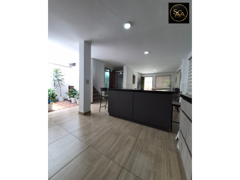 ESPECTACULAR CASA DE 2 PISOS MAS TERRAZA EN LA ESTRELLA — foto 2