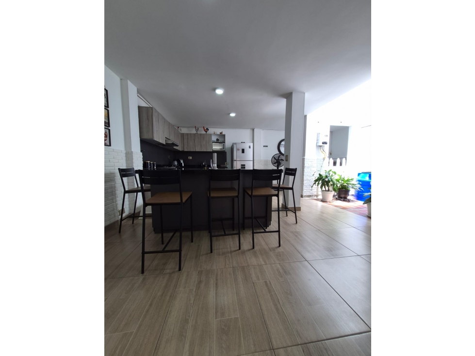 ESPECTACULAR CASA DE 2 PISOS MAS TERRAZA EN LA ESTRELLA — foto 4
