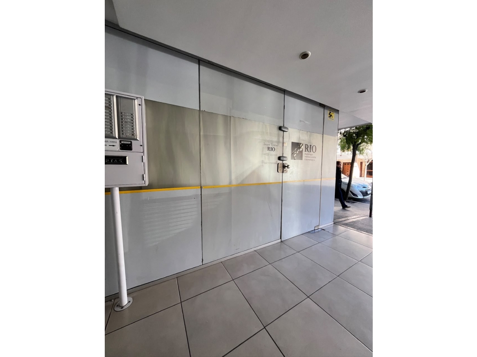 VENTA | PERMUTA | LOCAL con COCHERA | PLAZA MITRE — foto 4