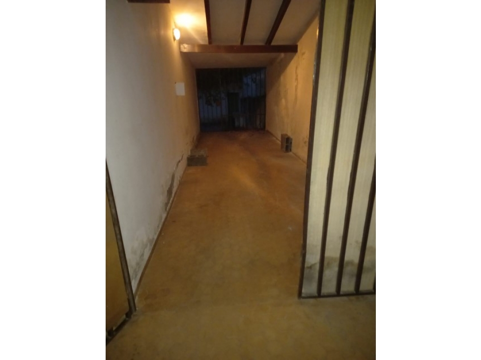 CASA EN VENTA A RECICLAR ZONA CENTRO — foto 2