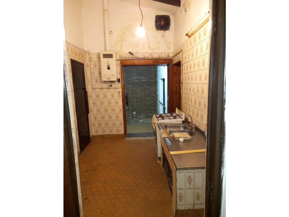 CASA EN VENTA A RECICLAR ZONA CENTRO — foto 3