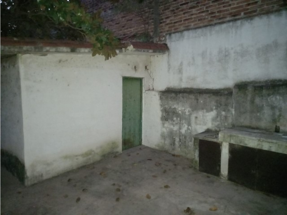 CASA EN VENTA A RECICLAR ZONA CENTRO — foto 4