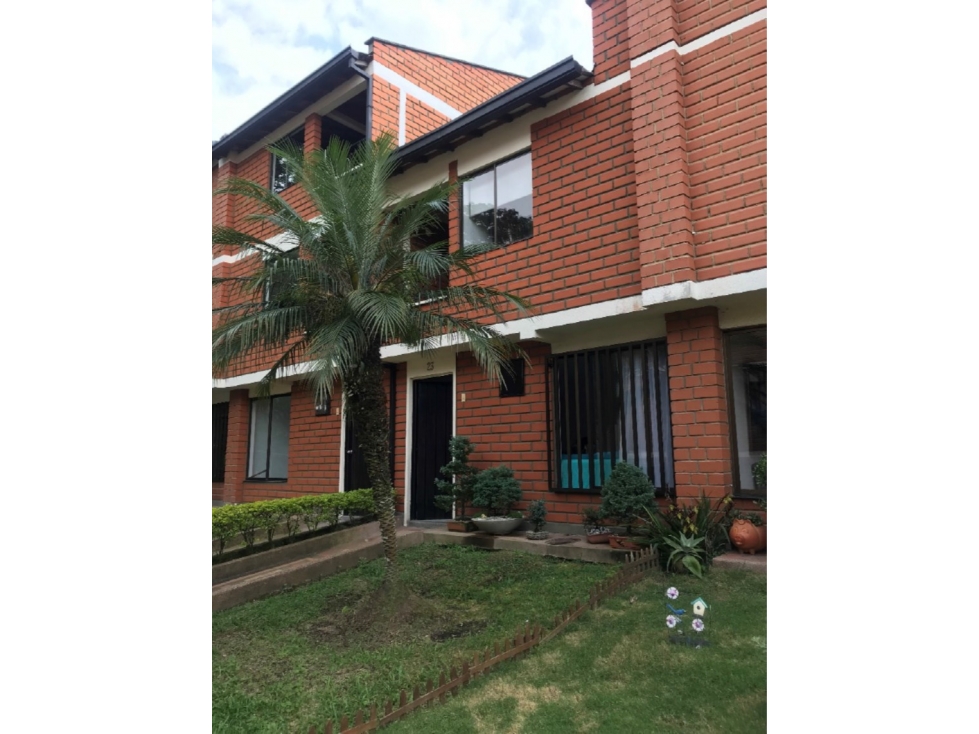 CASA EN VENTA DE DOS PISOS - SECTOR MARAYA, PEREIRA
