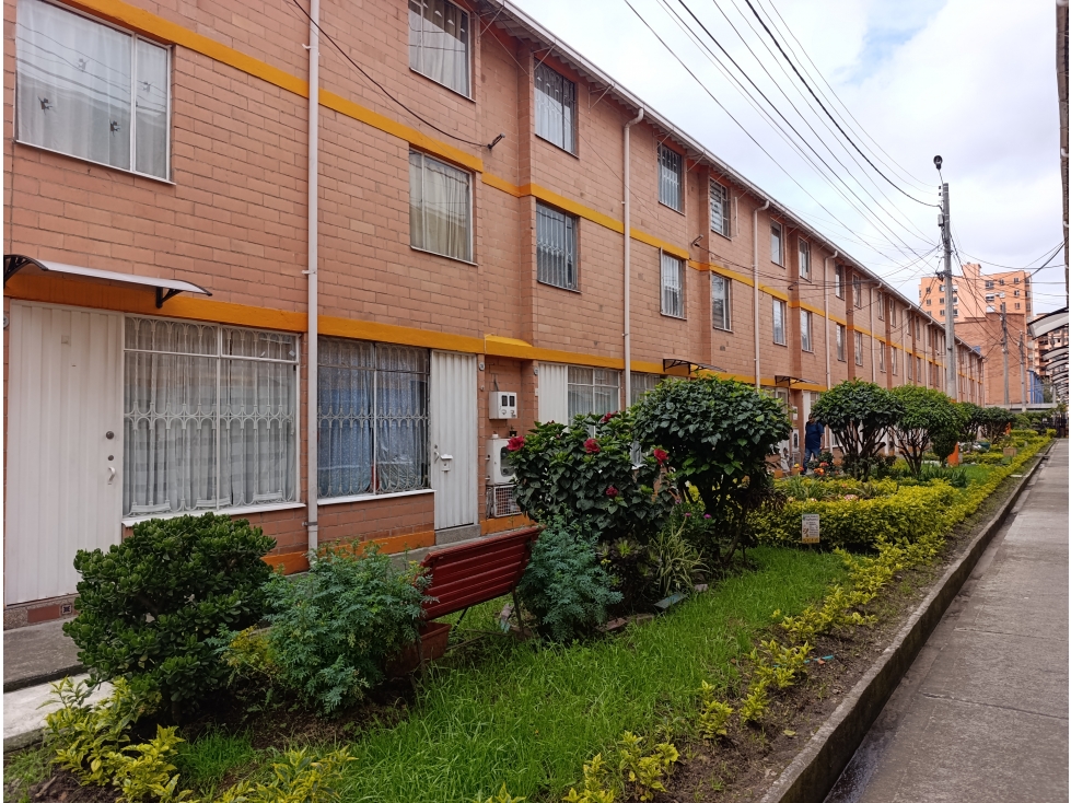 VENTA CASA JARDINES DE CASTILLA (MG)