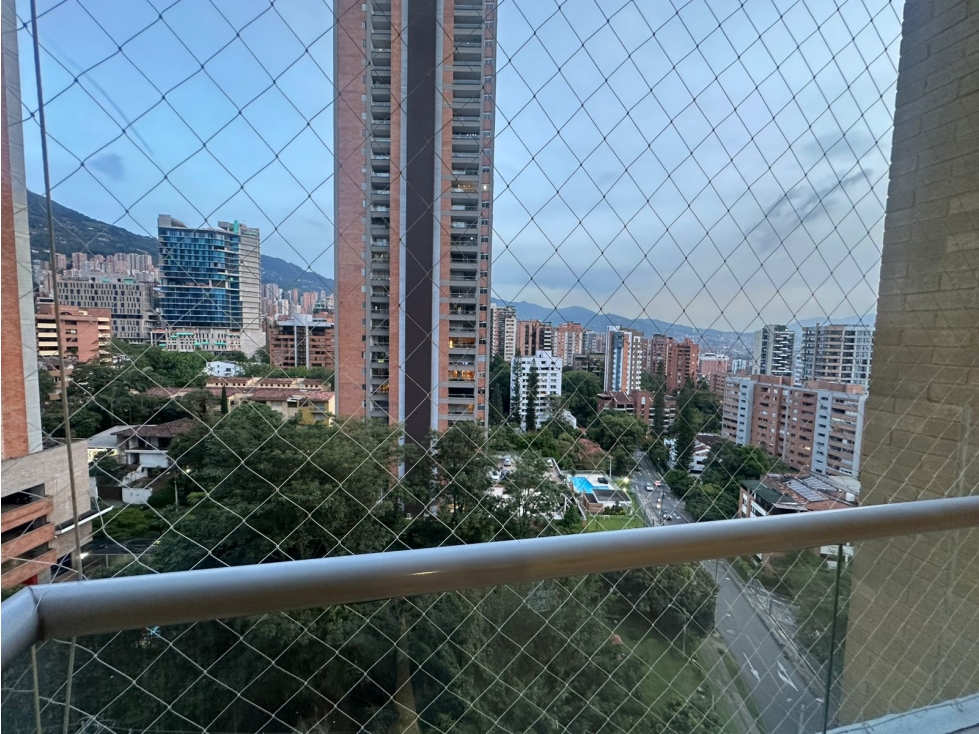 APARTAMENTO MEDELLIN POBLADO PISO ALTO SECTOR CASTROPOL — foto 2