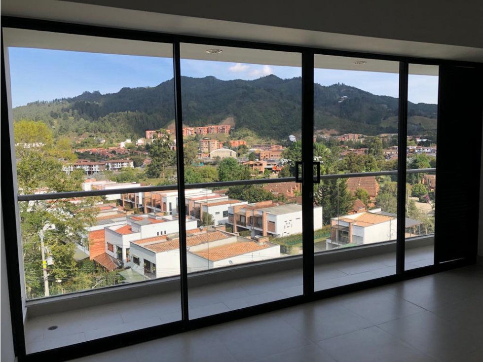 APARTAMENTO EN EL RETIRO ULTIMO PISO CON ASCENSOR