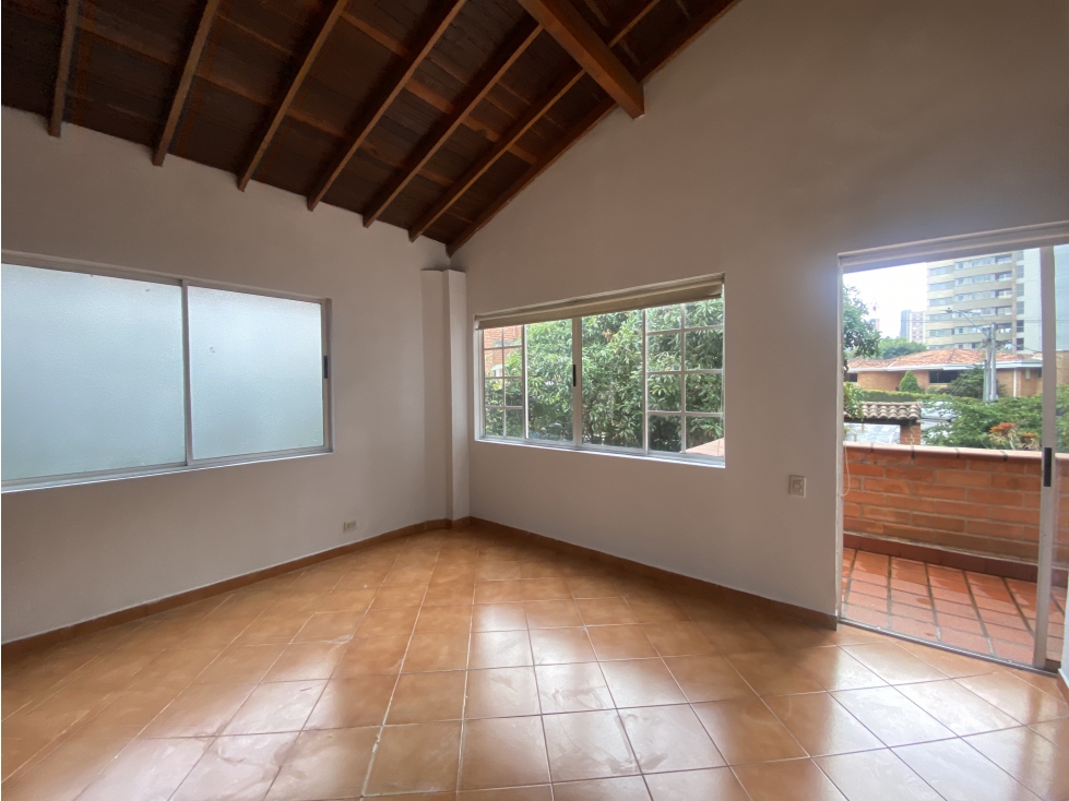 CASA UNIFAMILIAR VENTA AMPLIA ILUMINADA ENVIGADO SECTOR BENEDICTINOS — foto 5