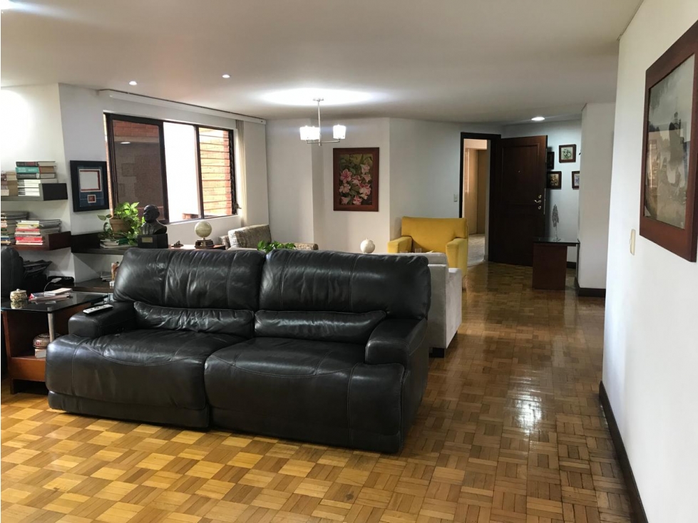 AMPLIO APARTAMENTO POBLADO CASTROPOL PARTE BAJA — foto 2