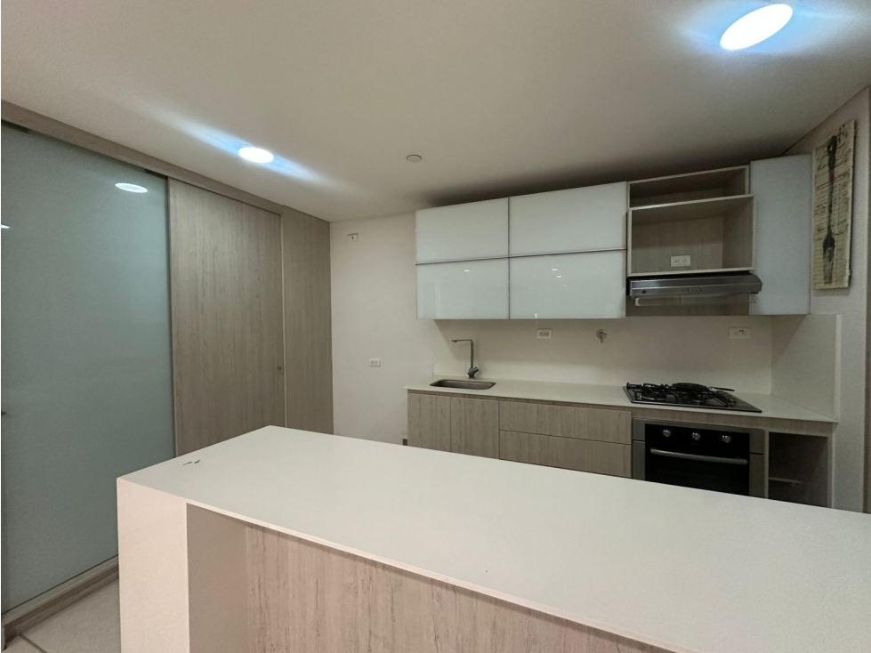 APARTAMENTO MEDELLIN POBLADO PISO ALTO SECTOR CASTROPOL — foto 4