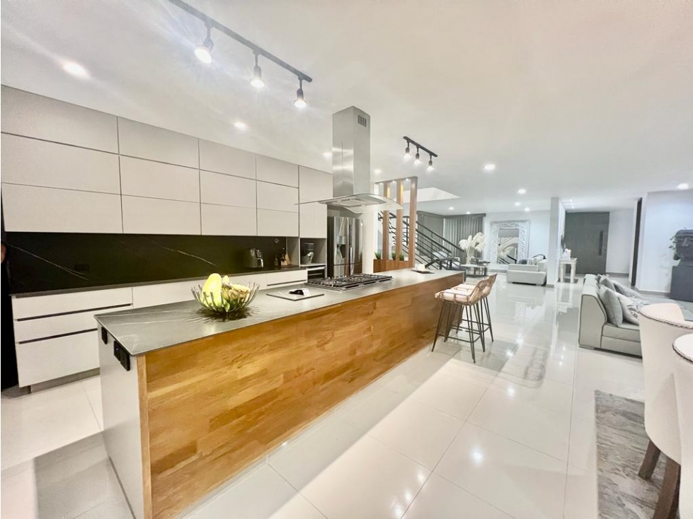 HERMOSA CASA EN ALTOS DEL POBLADO UNIDAD CERRADA — foto 2