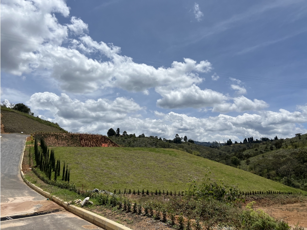LOTE EN GUARNE UNIDAD CERRADA GUARNE A SOLO 10 MIN DEL AEROPUERTO