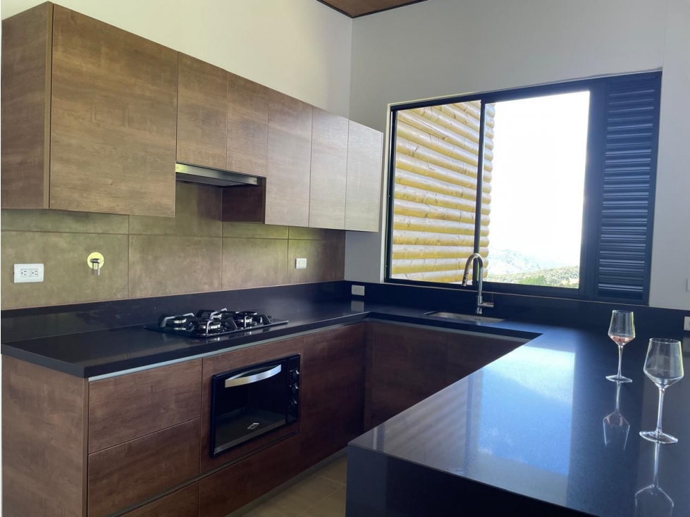 AMPLIO Y HERMOSO APARTAMENTO CON VISTA VERDE EN EL RETIRO — foto 2