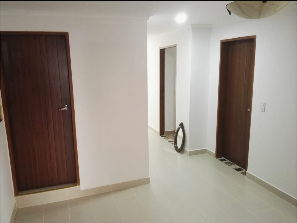 AMPLIO APARTAMENTO LAURELES — foto 2