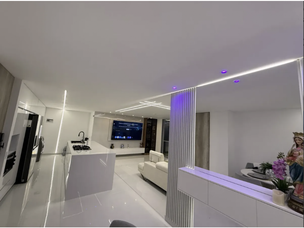 APARTAMENTO MEDELLIN POBLADO PISO ALTO MODERNO VISTA EN CIUDAD DEL RIO — foto 2
