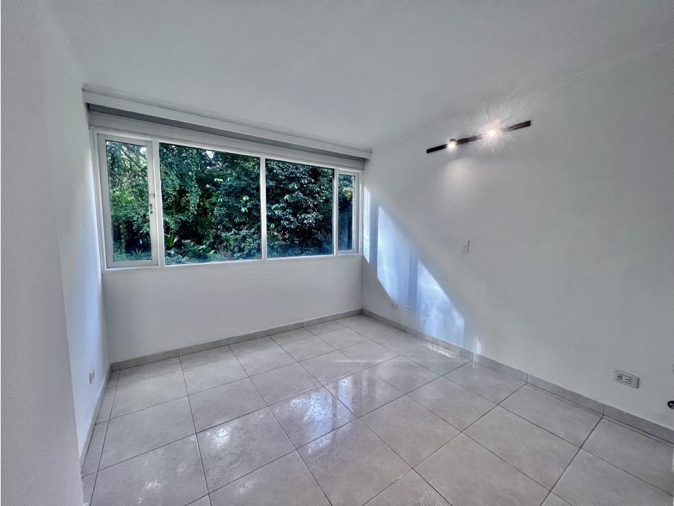 APARTAMENTO POBLADO SECTOR LAS LOMAS PARA REMODELAR — foto 4