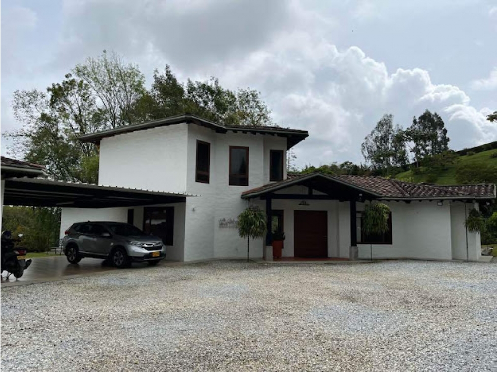 FINCA INDEPENDIENTE EL CARMEN DE VIBORAL VENTA O ARRIENDO