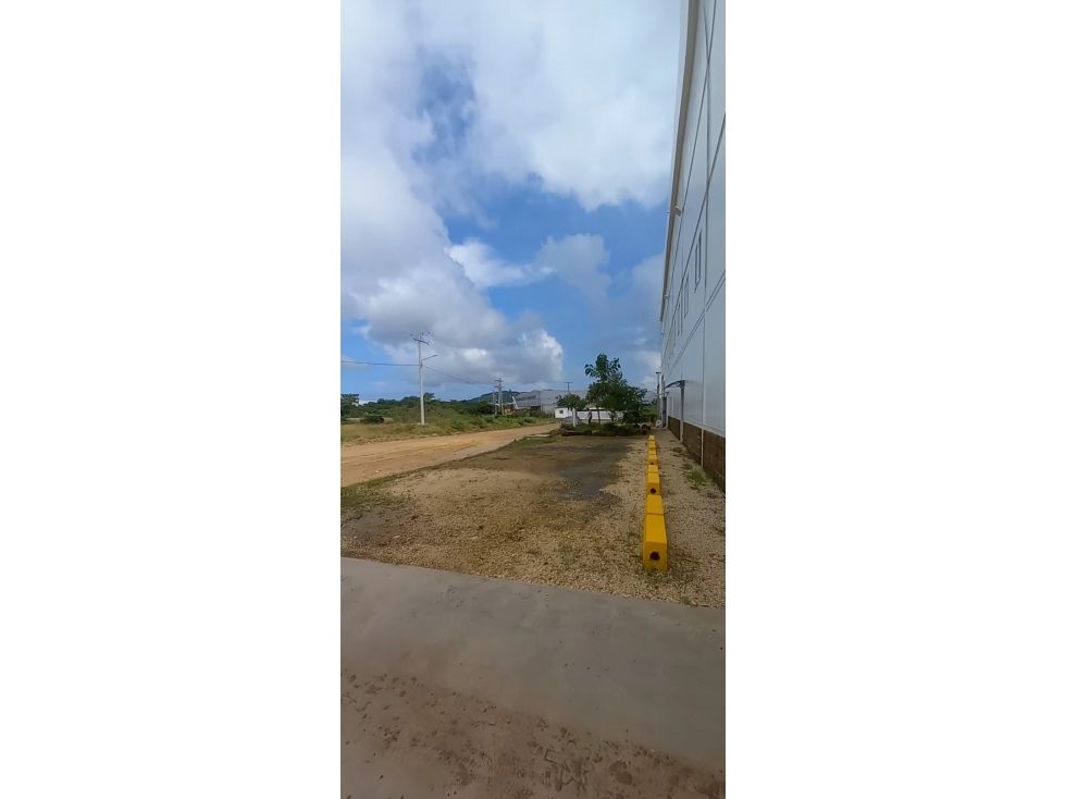 BODEGA EN PARQUE INDUSTRIAL JUAN MINA SECTOR GALAPA - 2