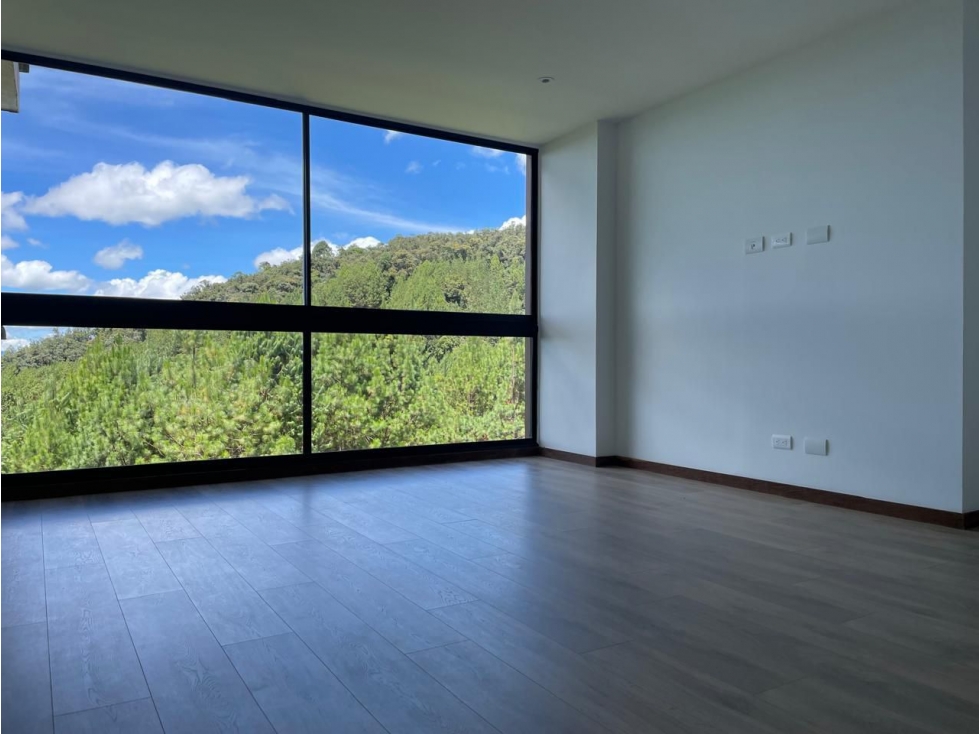 AMPLIO Y HERMOSO APARTAMENTO CON VISTA VERDE EN EL RETIRO