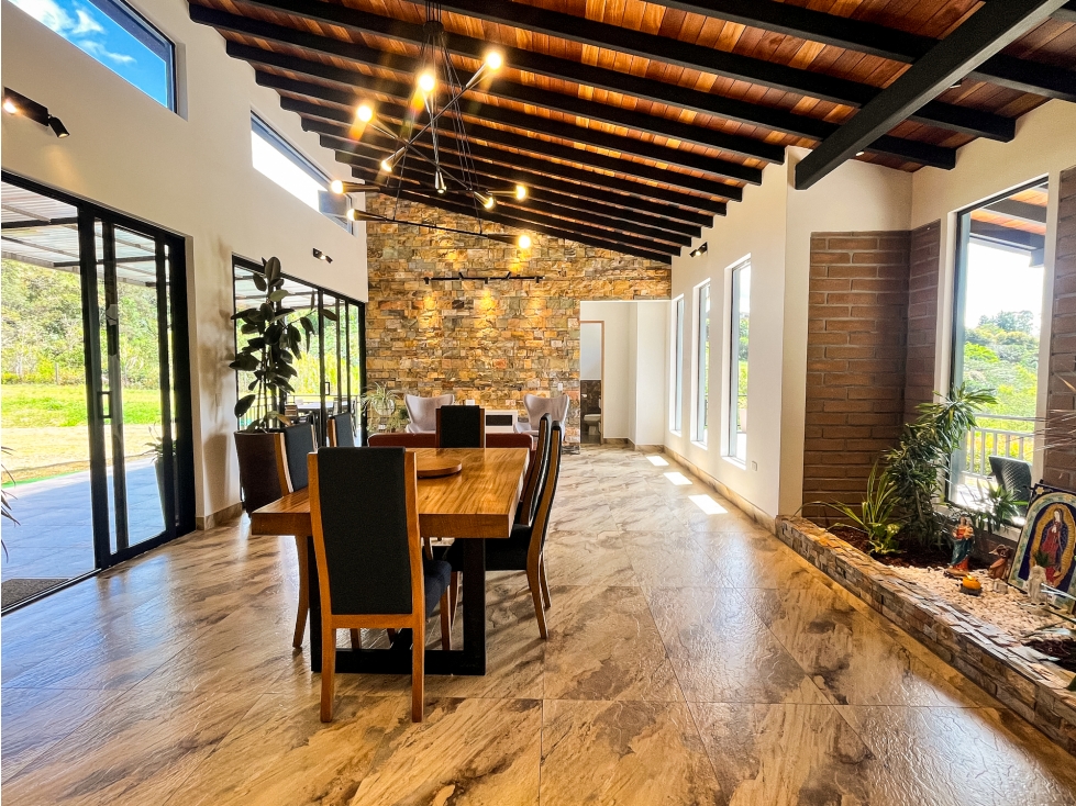 FINCA CON EXCELENTE Y MODERNA CASA CON HERMOSOS ACABADOS EN GUARNE — foto 5