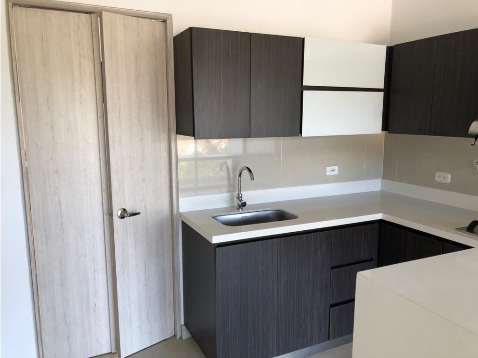 APARTAMENTO EN EL RETIRO ULTIMO PISO CON ASCENSOR — foto 3