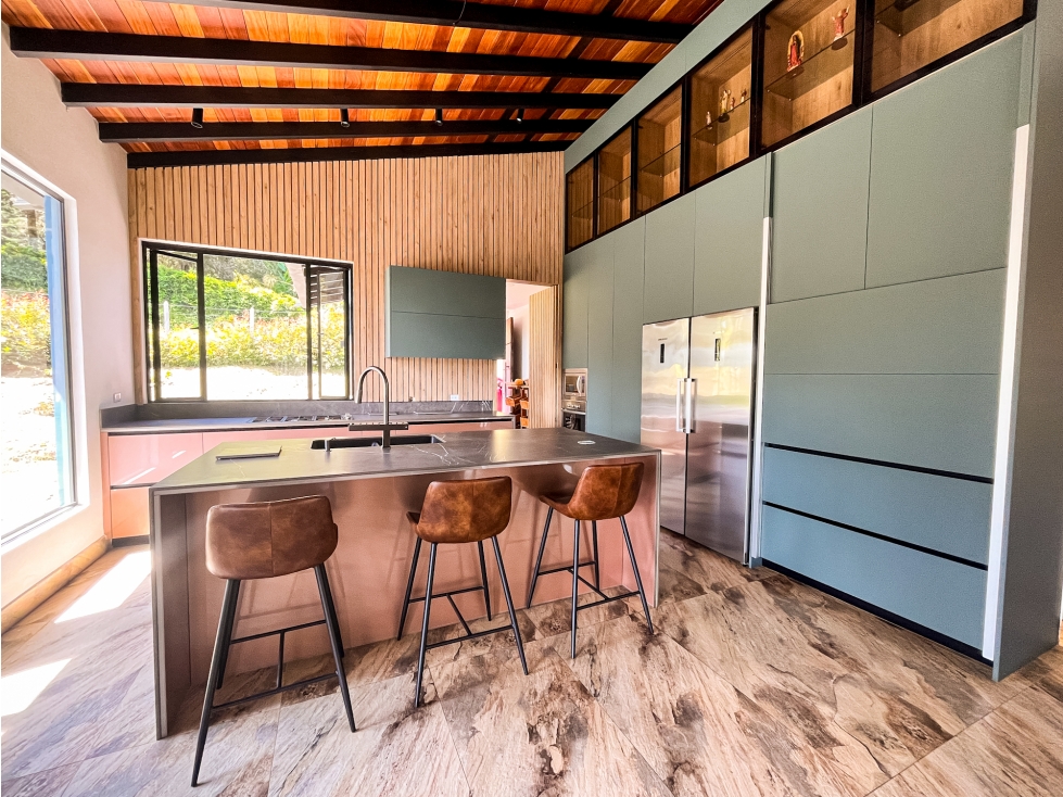 FINCA CON EXCELENTE Y MODERNA CASA CON HERMOSOS ACABADOS EN GUARNE — foto 6