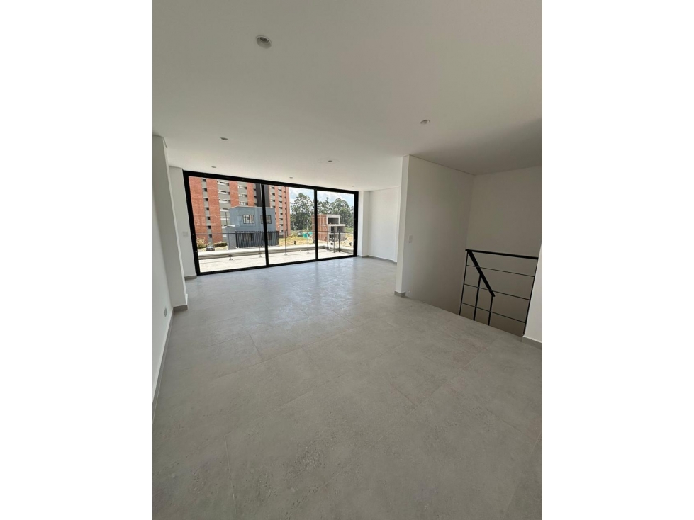 ESTRENA CASA DE 3 NIVELES EN UNIDAD ABIERTA RIONEGRO BARRO BLANCO — foto 3