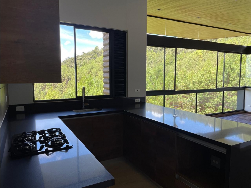 AMPLIO Y HERMOSO APARTAMENTO CON VISTA VERDE EN EL RETIRO — foto 4