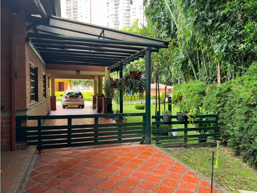 HERMOSA CASA EN UNIDAD EXCLUSIVA EN SABANETA — foto 3