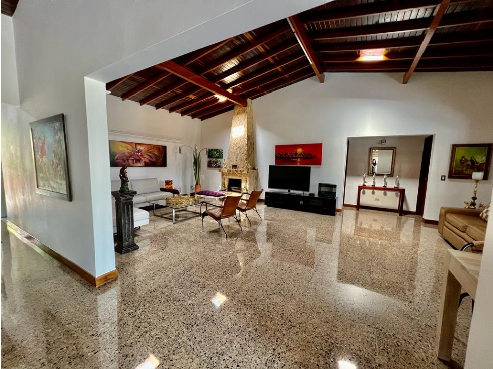 HERMOSA CASA FINCA SABANETA - 1