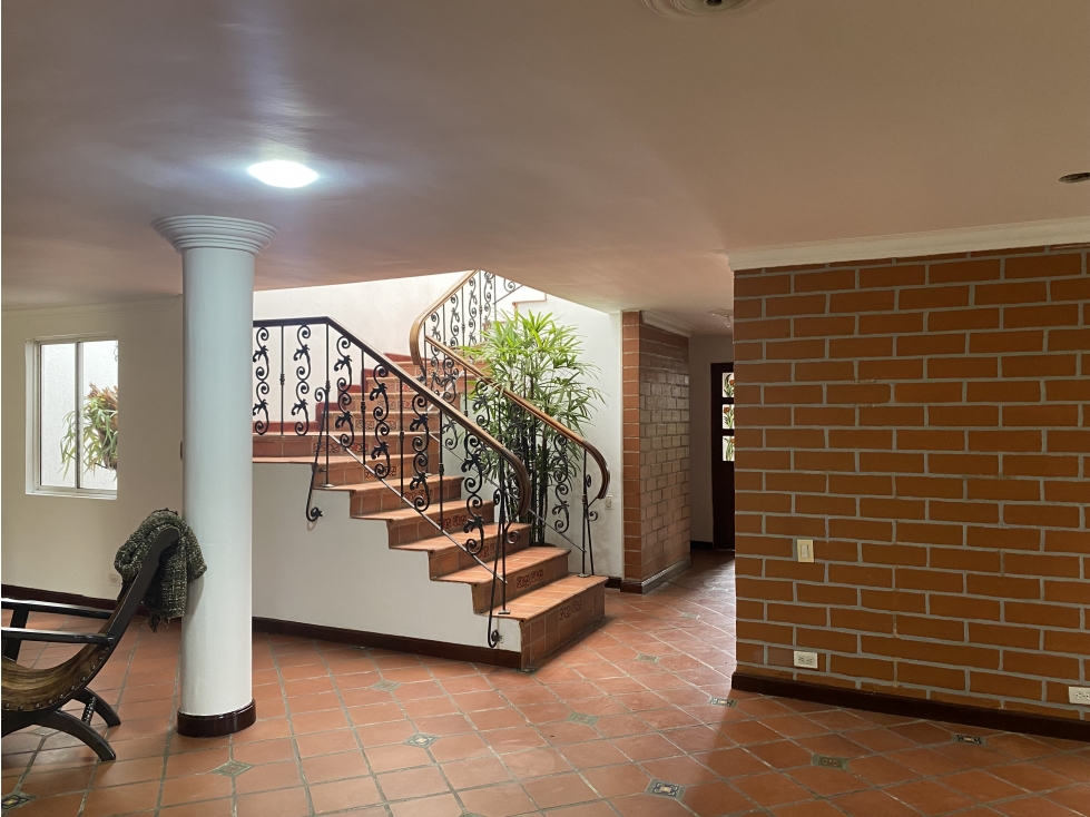 CASA UNIFAMILIAR VENTA AMPLIA ILUMINADA ENVIGADO SECTOR BENEDICTINOS — foto 6