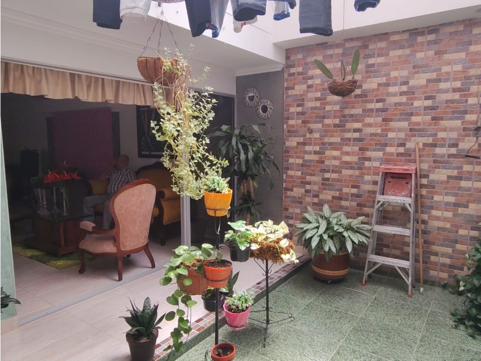CASA PRIMER PISO LAURELES LA CASTELLANA CERCA AL EXITO DE LA 80 — foto 6