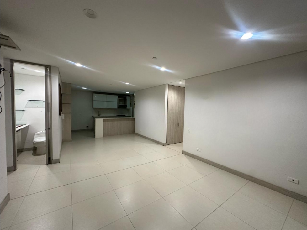 APARTAMENTO MEDELLIN POBLADO PISO ALTO SECTOR CASTROPOL — foto 3