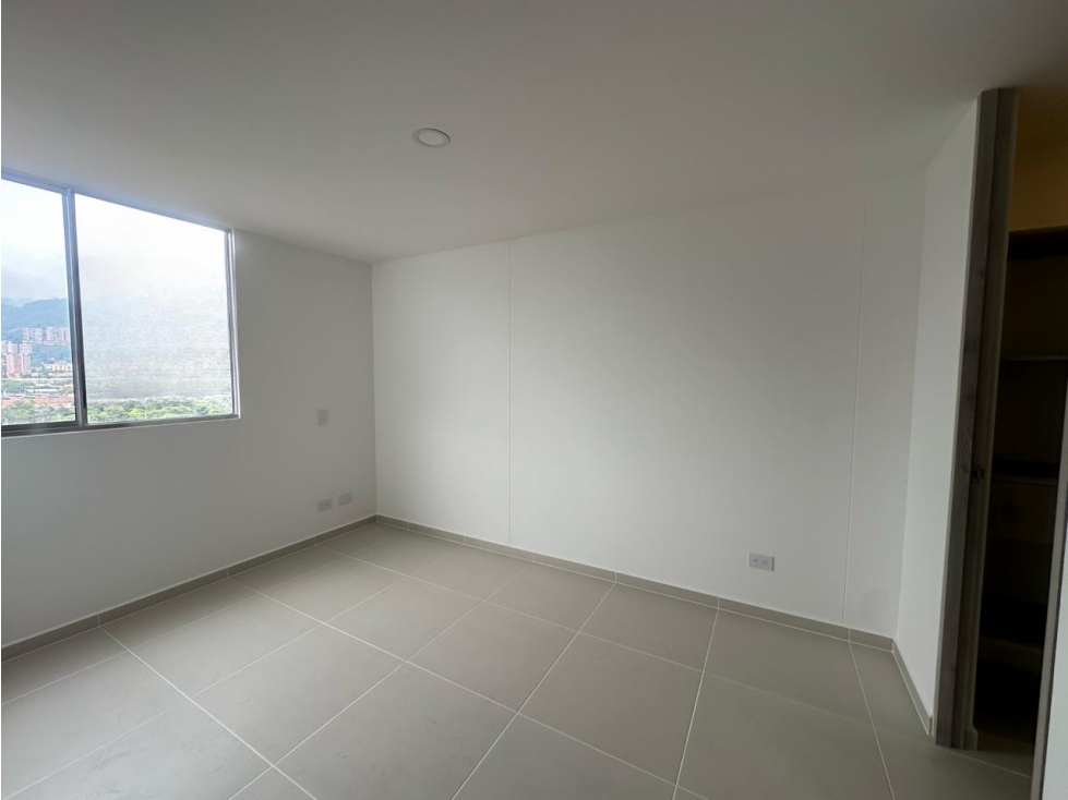 APARTAMENTO ITAGUI CERCA VIVA ENVIGADO PISO ALTO ARRENDADO PARA VENTA — foto 4