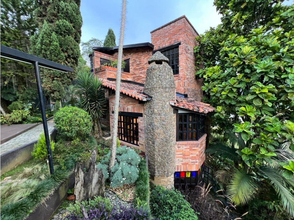 HERMOSA CASA FINCA INDEPENDIENTE ENVIGADO CON EXCELENTE VIST