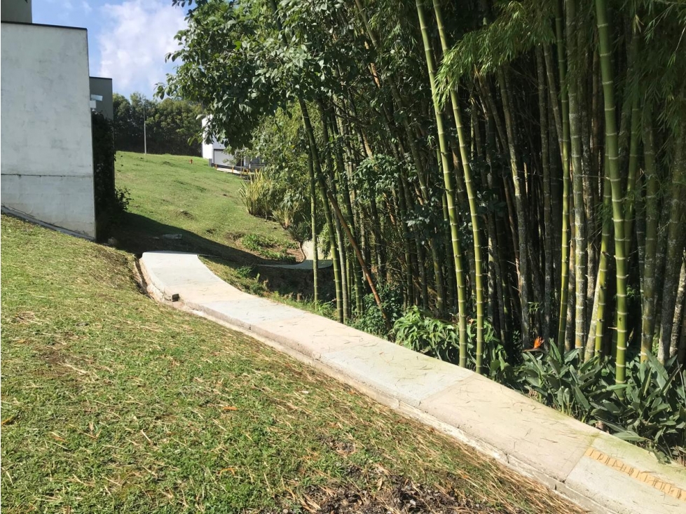 CONSTRUYE TU CASA EN LOTE LLANOGRANDE EXCELENTE UBICACION — foto 2