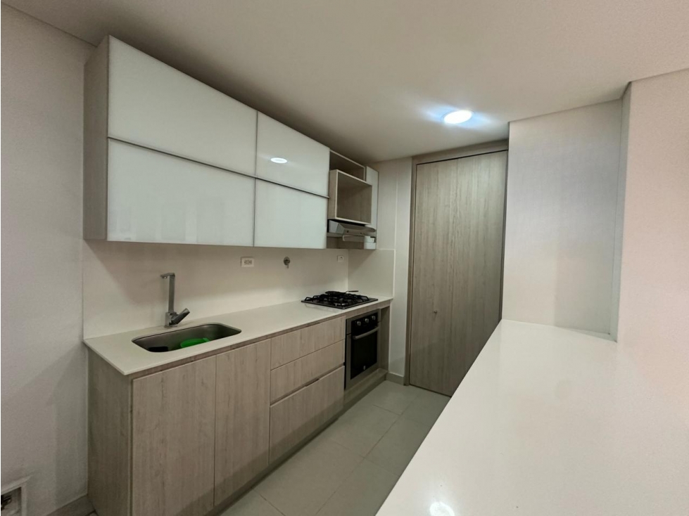 APARTAMENTO MEDELLIN POBLADO PISO ALTO SECTOR CASTROPOL — foto 5
