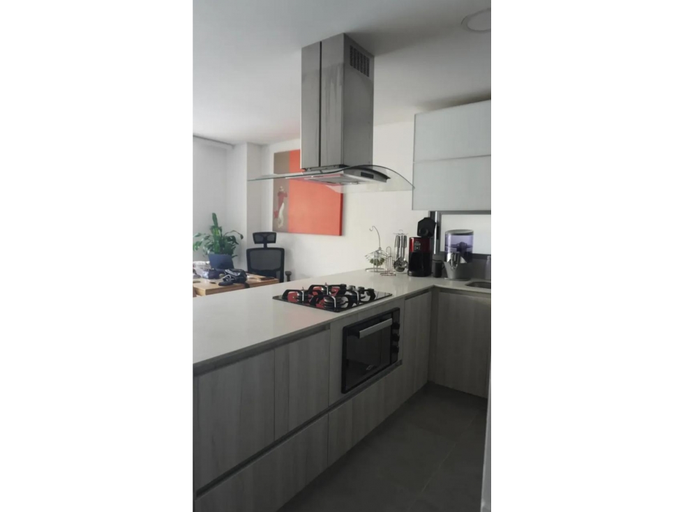AMPLIO APARTAMENTO CIUDAD DEL RIO MEDELLIN