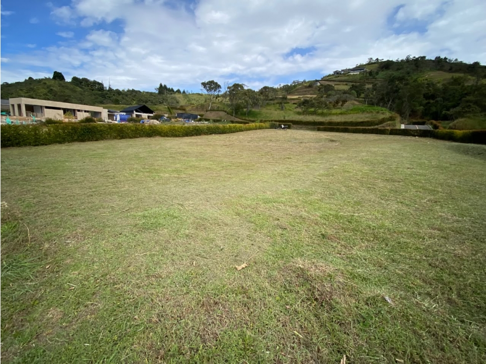LOTE EN GUARNE EN PARCELACION A 7 MINUTOS DEL AEROPUERTO — foto 2