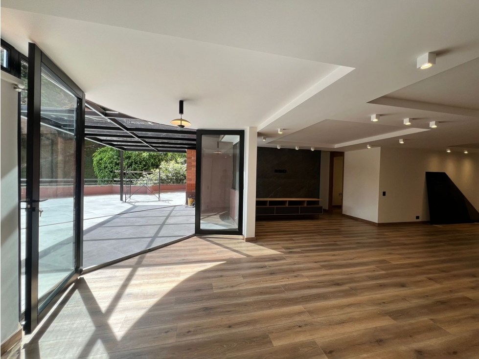 HERMOSO APARTAMENTO POBLADO COUNTRY CLUB TOTALMENTE REMODELADO — foto 2