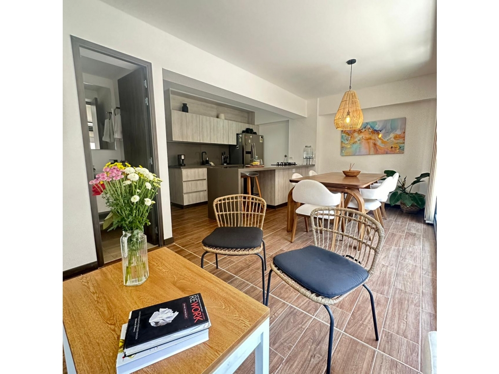 HERMOSO APARTAMENTO EN EL RETIRO LIBRE DE RUIDO Y SIN PONIENTE — foto 2