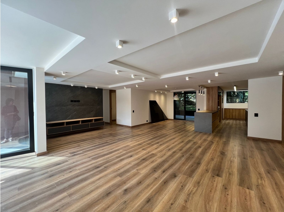 HERMOSO APARTAMENTO POBLADO COUNTRY CLUB TOTALMENTE REMODELADO