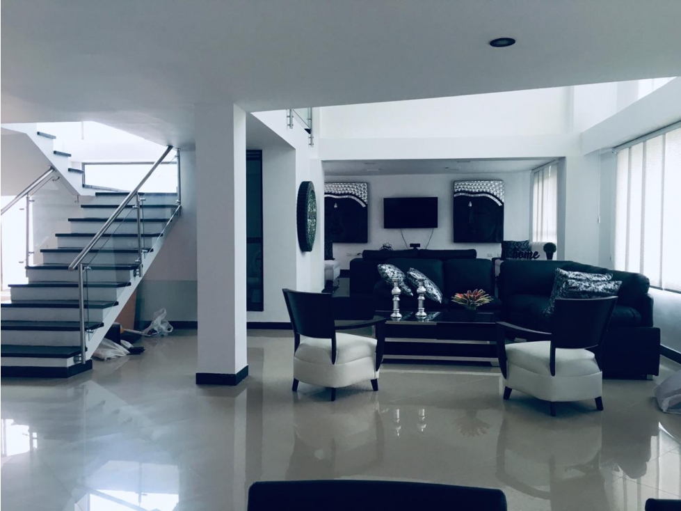 HERMOSA Y MODERNA CASA EN SABANETA SECTOR SAN JOSE — foto 3