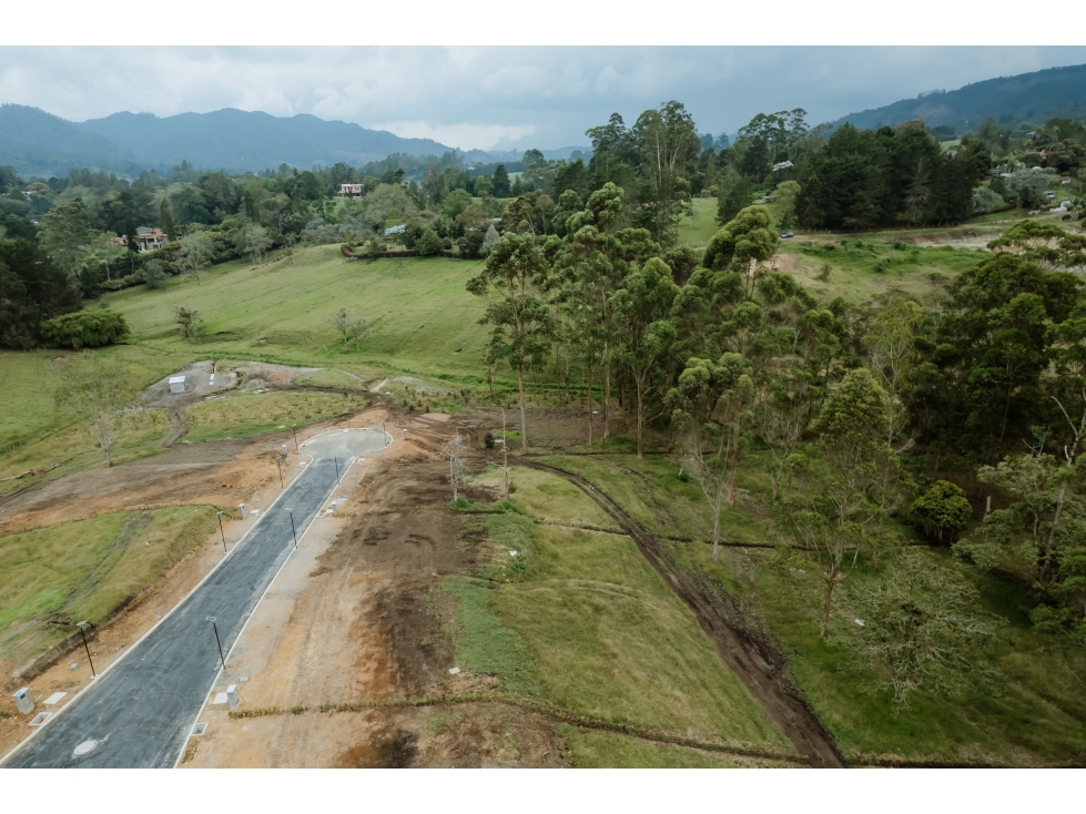 LOTE ORIENTE PARCELACION EL RETIRO SECTOR FIZEBAD — foto 4