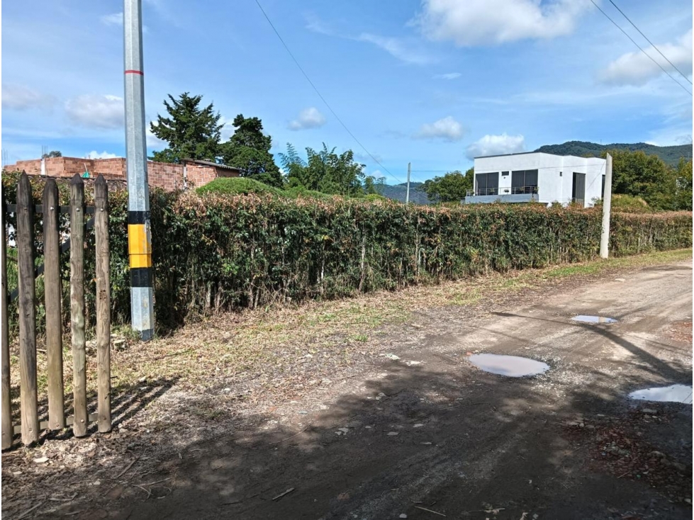 LOTE URBANO SOBRE LA VIA EN SECTOR DE VALORIZACION LA CEJA — foto 3