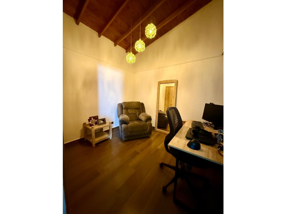 HERMOSO APARTAMENTO REMODELADO EN ZONA CENTRAL DE RIONEGRO — foto 4